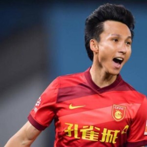 中欧体育下载-尹鸿博进球后不忘求助：希望能够尽快解决球队困难